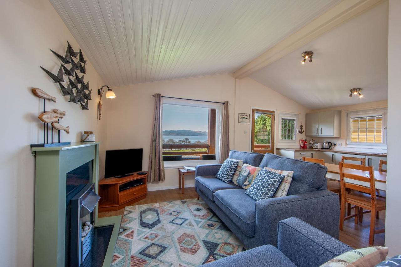 Homes -caravans, Lodges, Shepherds Hut And Train Carriage Lodge