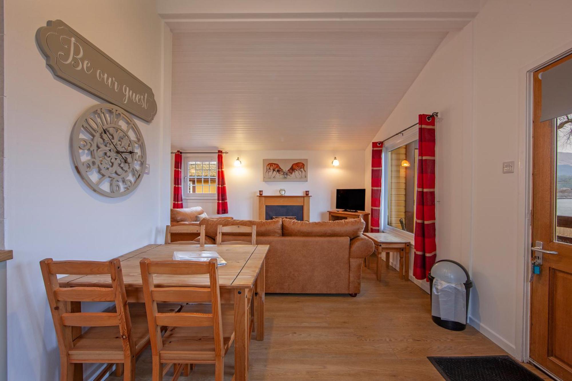 Homes -caravans, Lodges, Shepherds Hut And Train Carriage Lodge