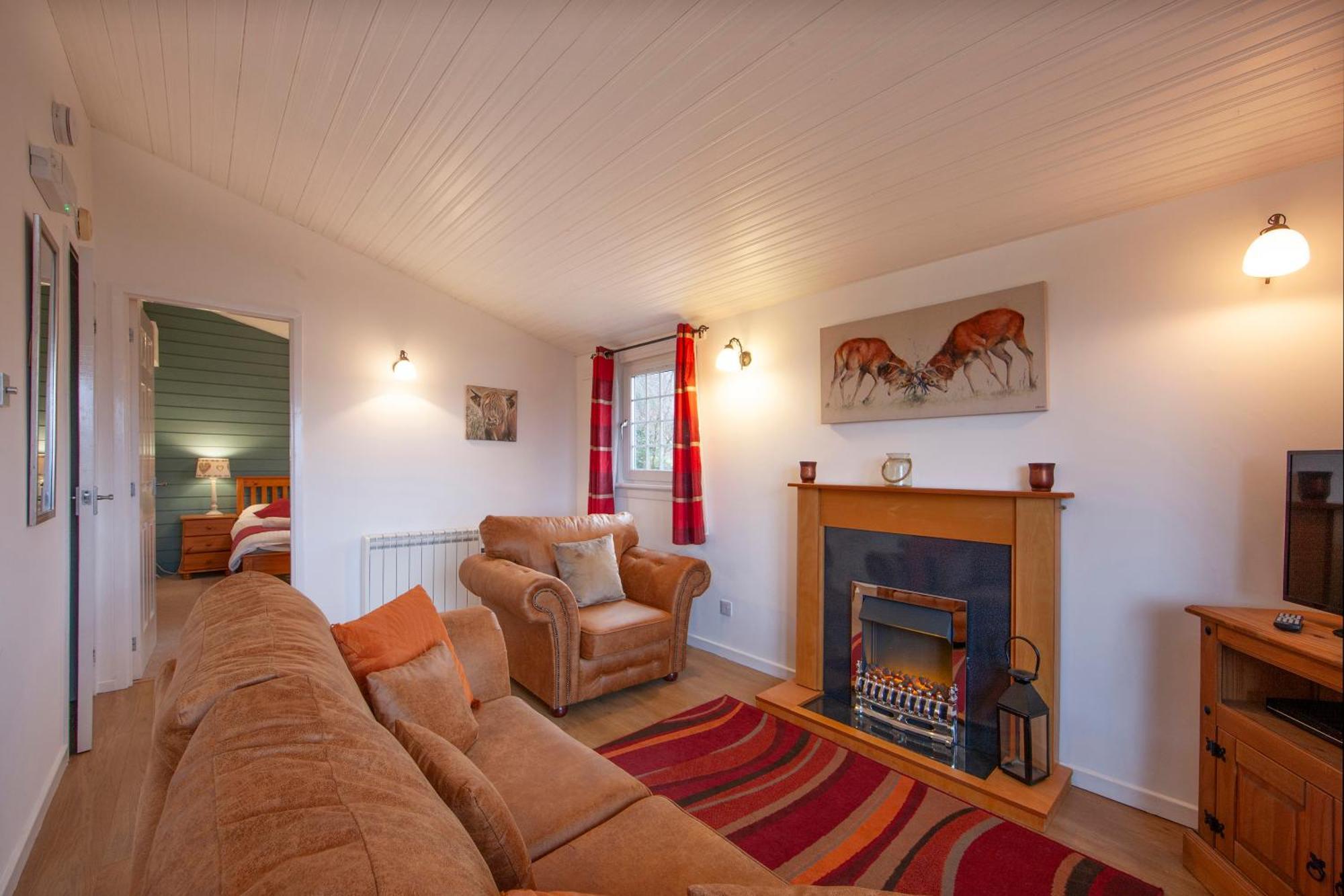 Homes -caravans, Lodges, Shepherds Hut And Train Carriage *