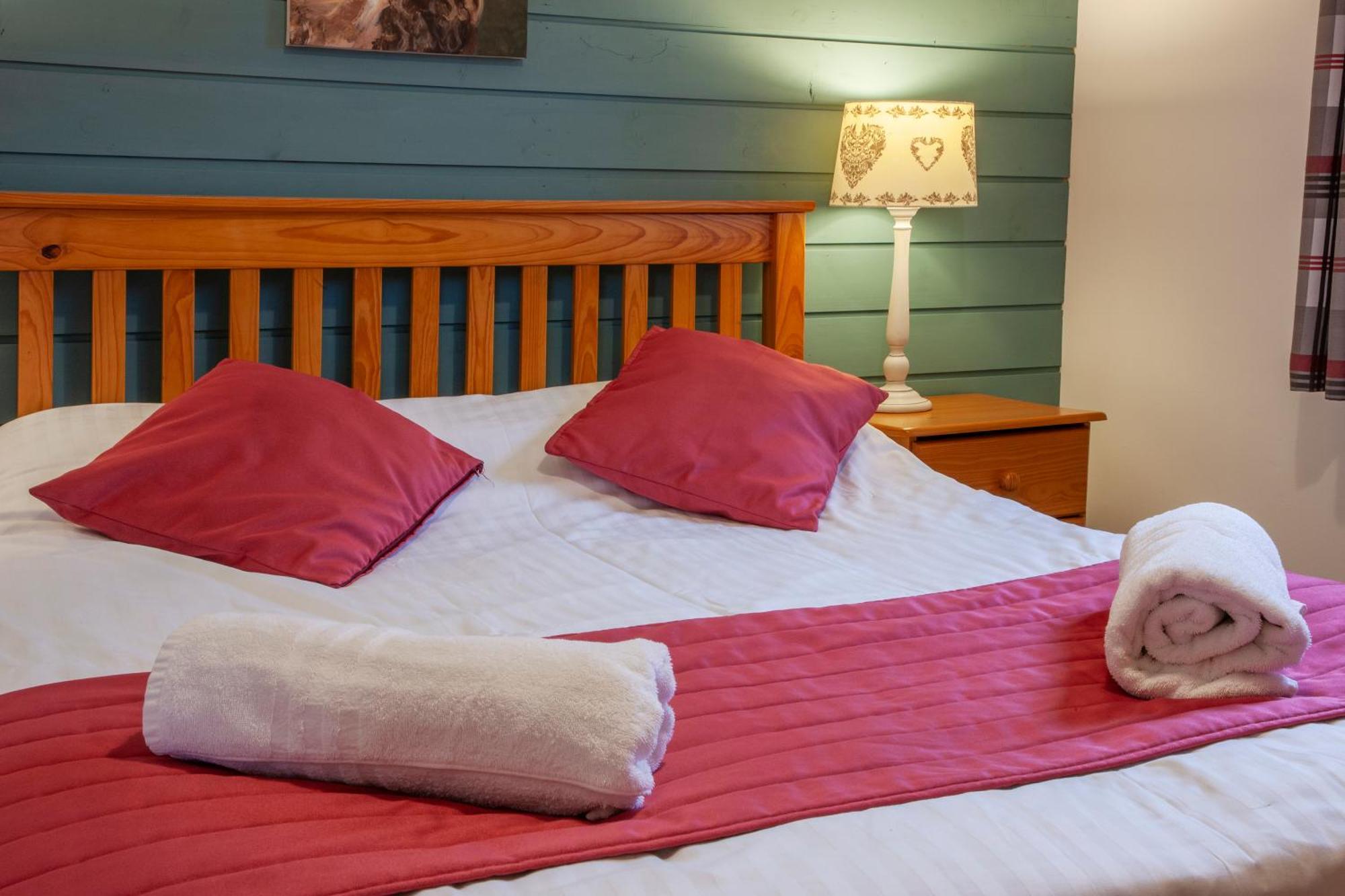 Homes -caravans, Lodges, Shepherds Hut And Train Carriage Lodge Appin