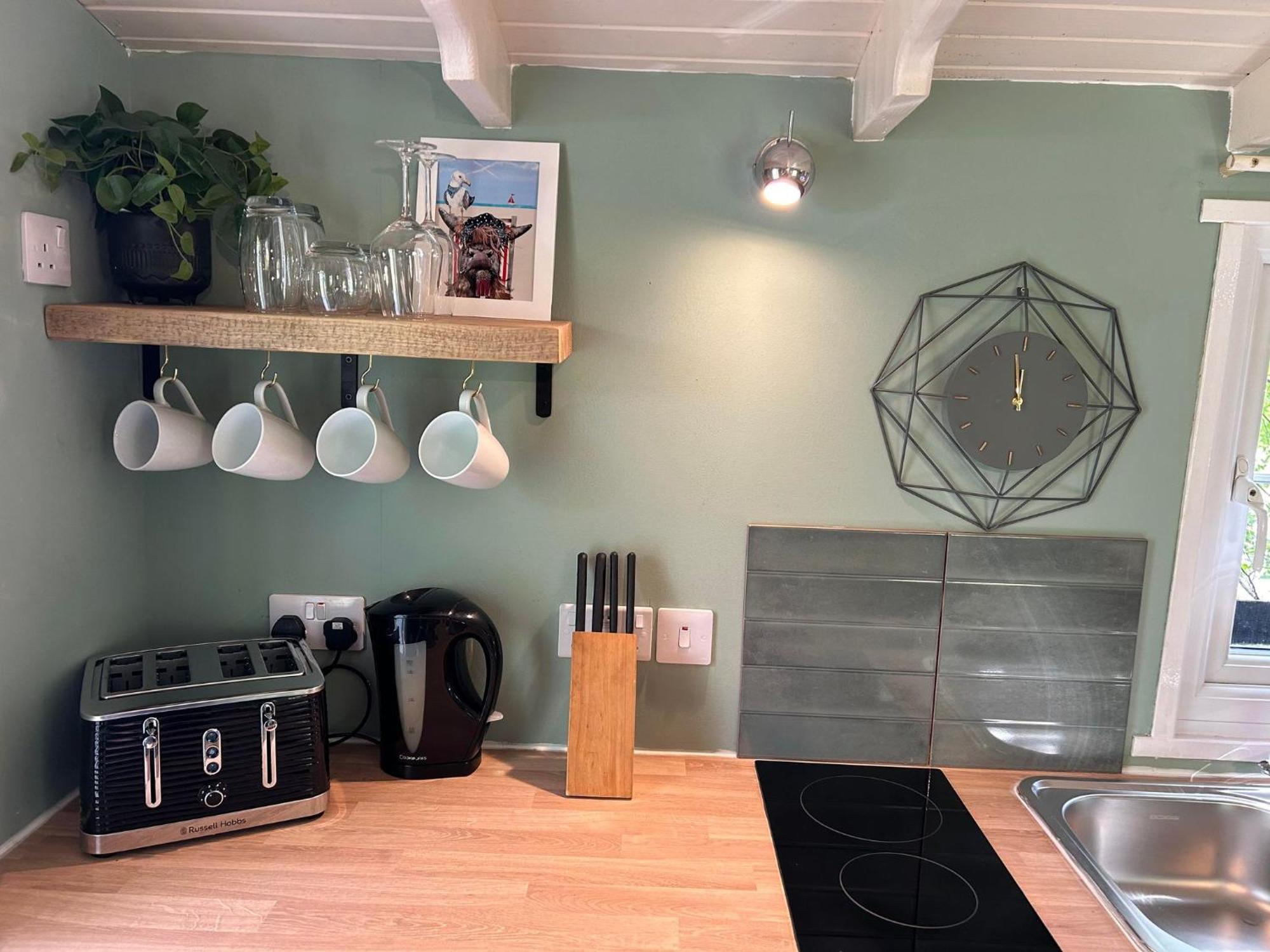 Homes -caravans, Lodges, Shepherds Hut And Train Carriage Lodge Appin