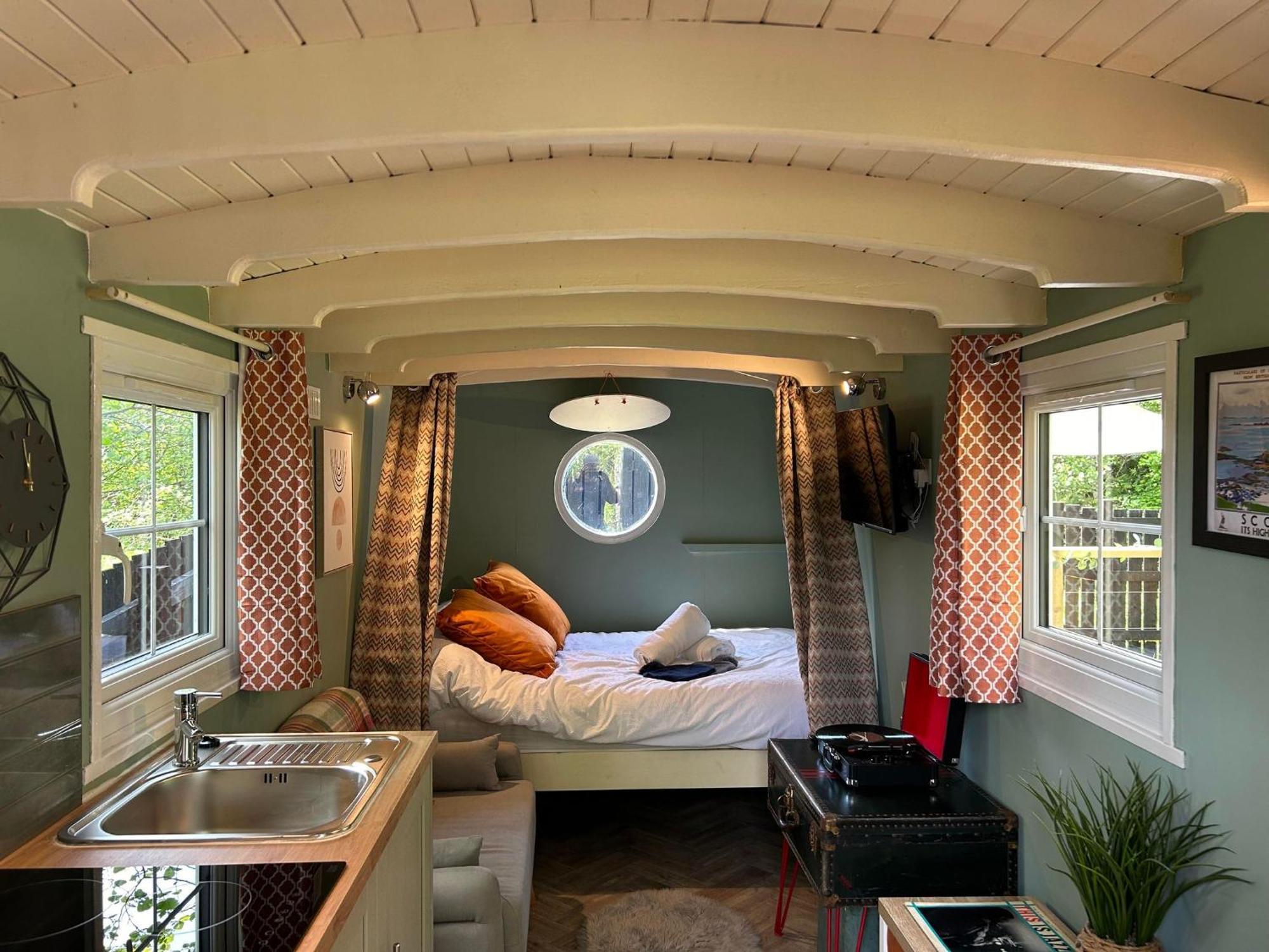 Lodge Homes -caravans, Lodges, Shepherds Hut And Train Carriage *