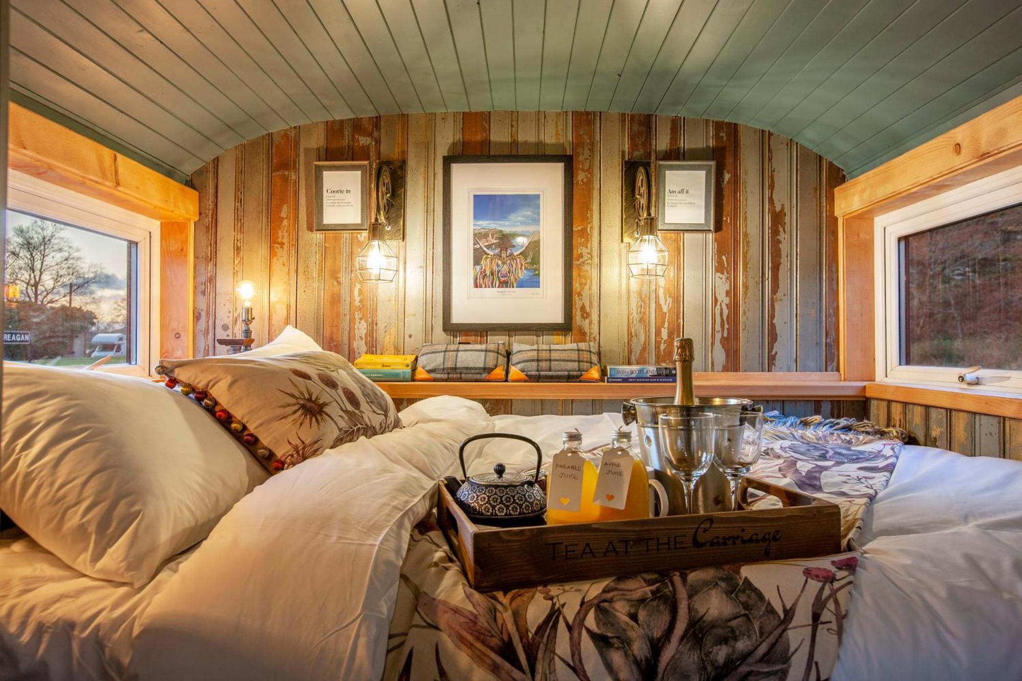 Homes -caravans, Lodges, Shepherds Hut And Train Carriage *
