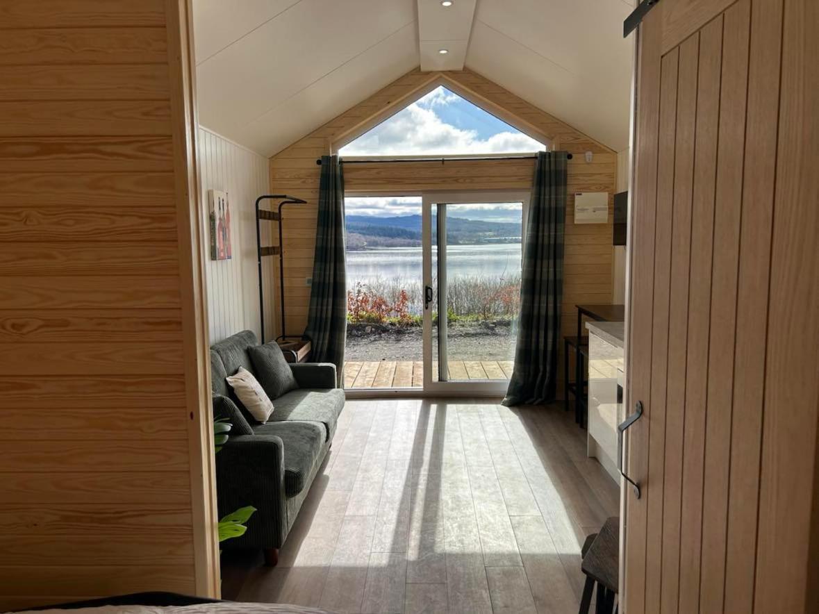 Homes -caravans, Lodges, Shepherds Hut And Train Carriage Lodge