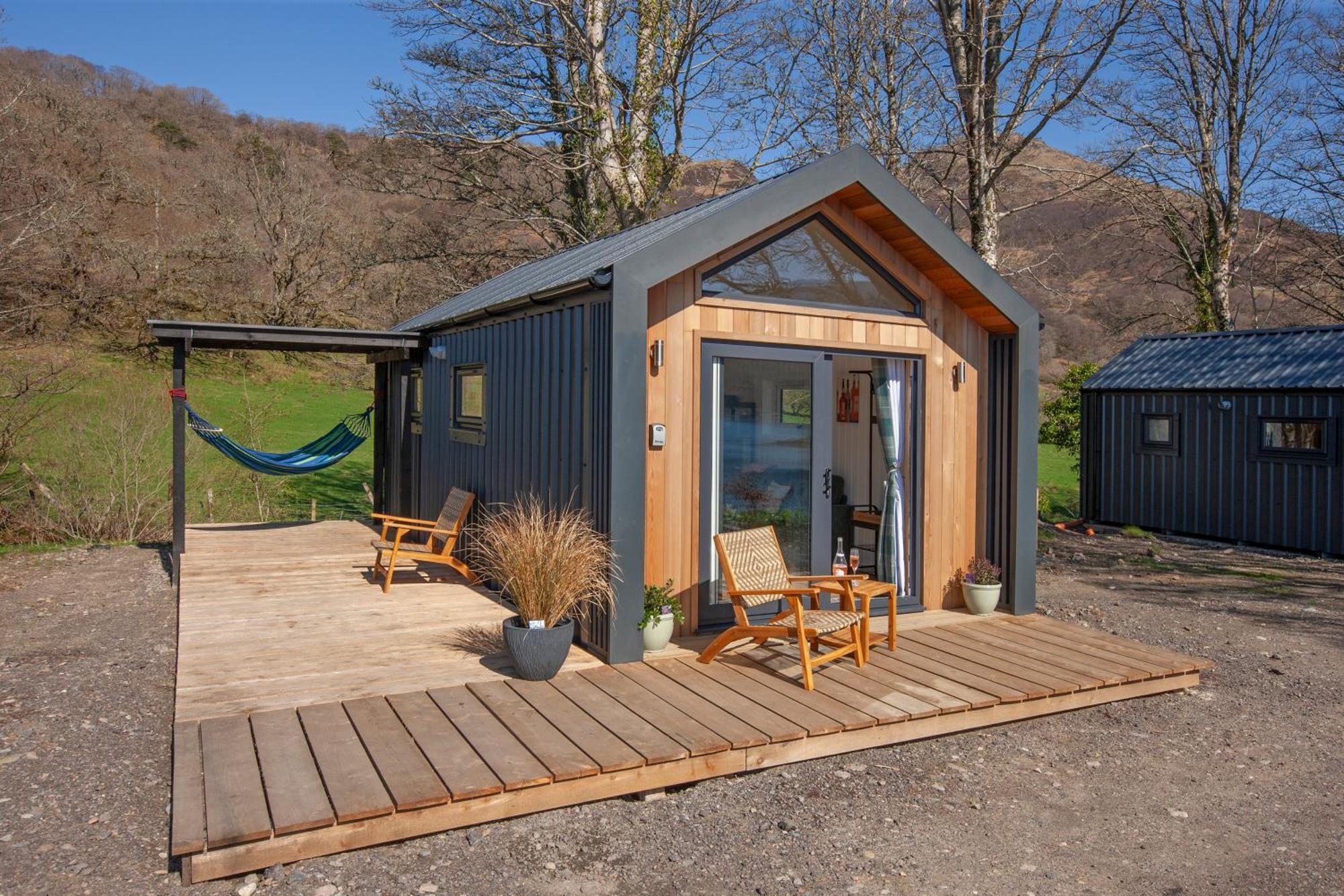 Homes -caravans, Lodges, Shepherds Hut And Train Carriage
