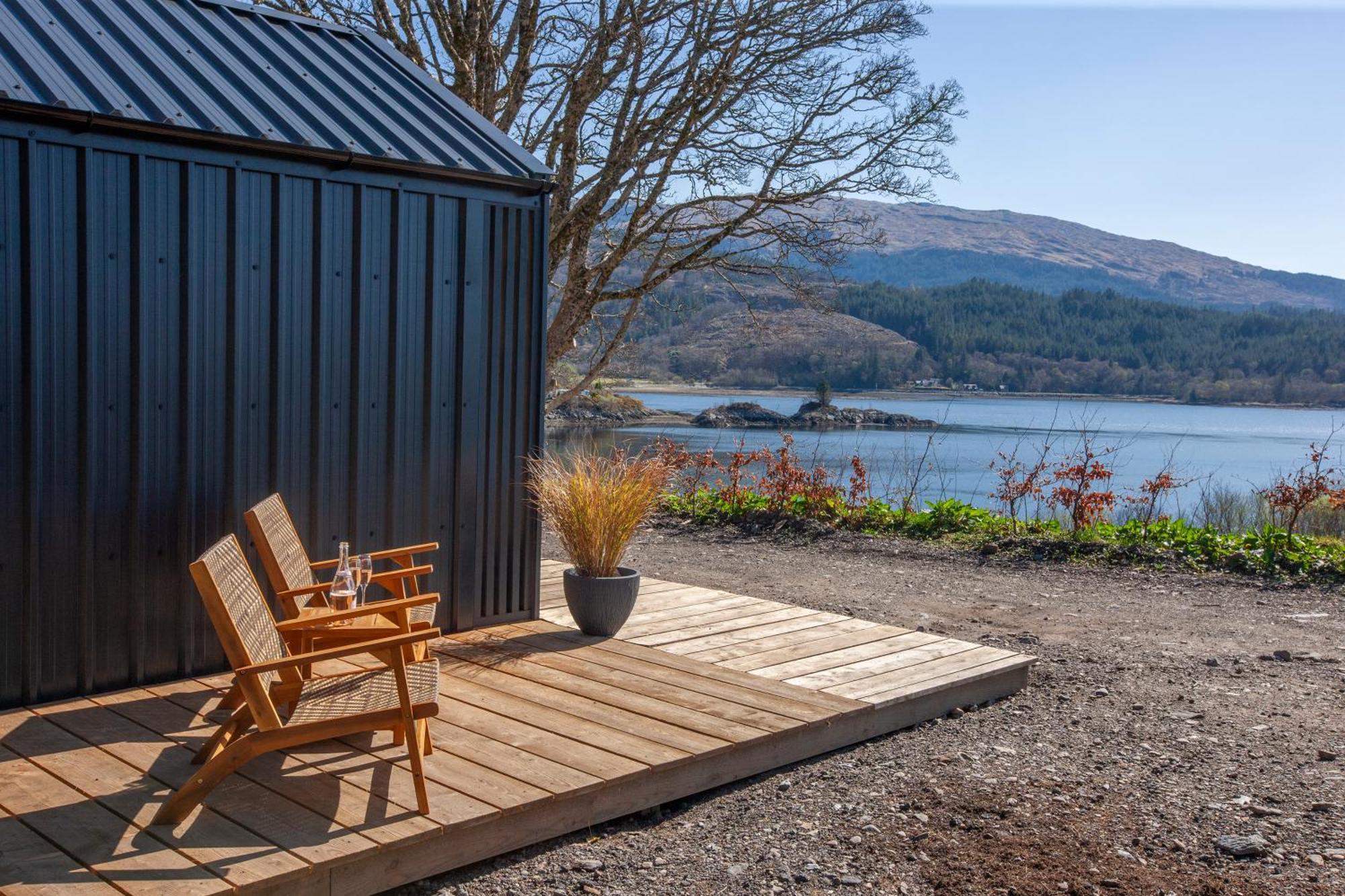 Homes -caravans, Lodges, Shepherds Hut And Train Carriage Appin
