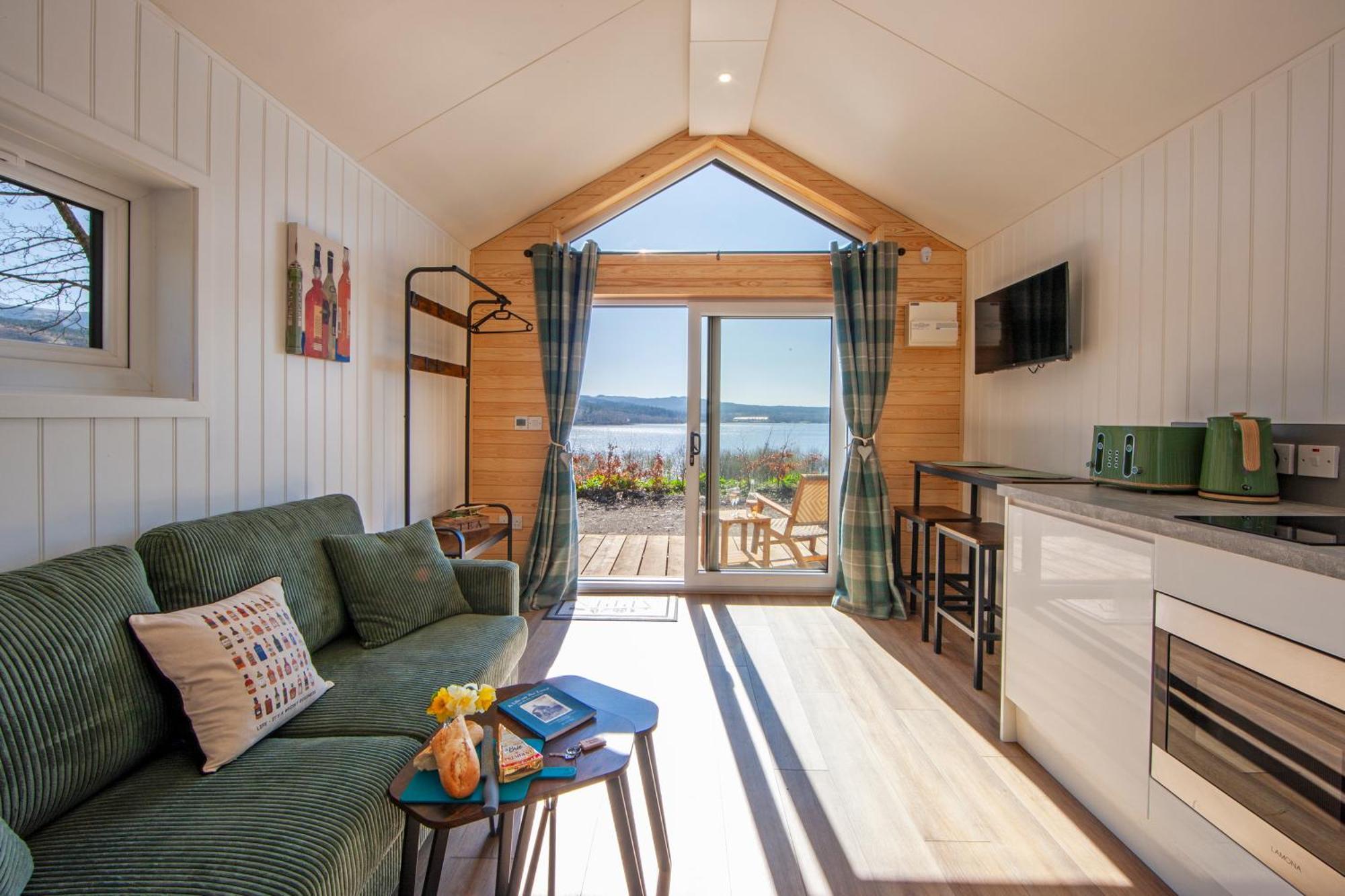Homes -caravans, Lodges, Shepherds Hut And Train Carriage Lodge Appin