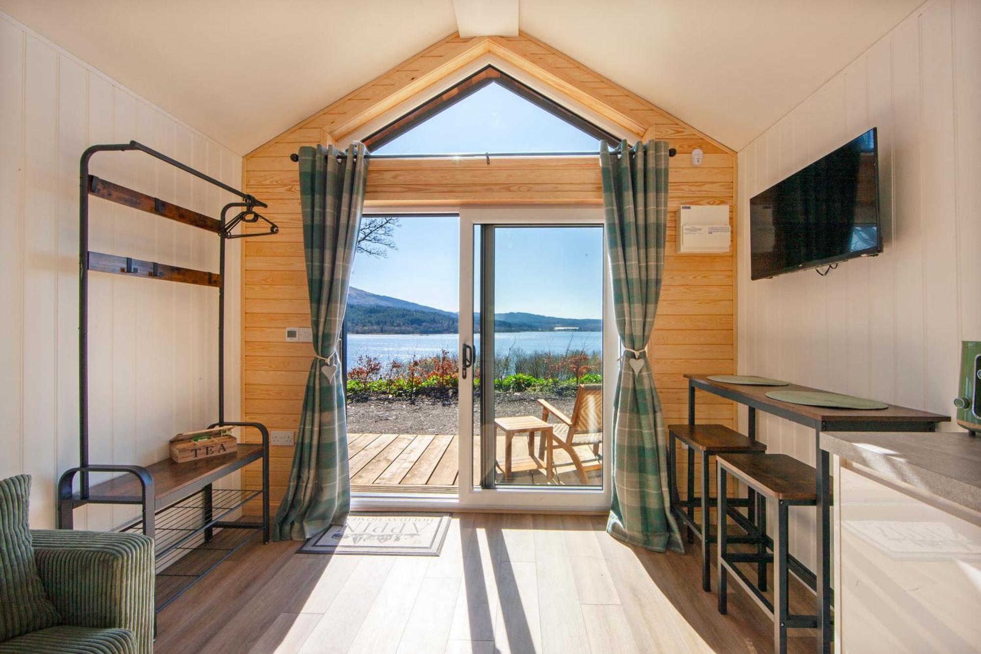 Homes -caravans, Lodges, Shepherds Hut And Train Carriage Appin