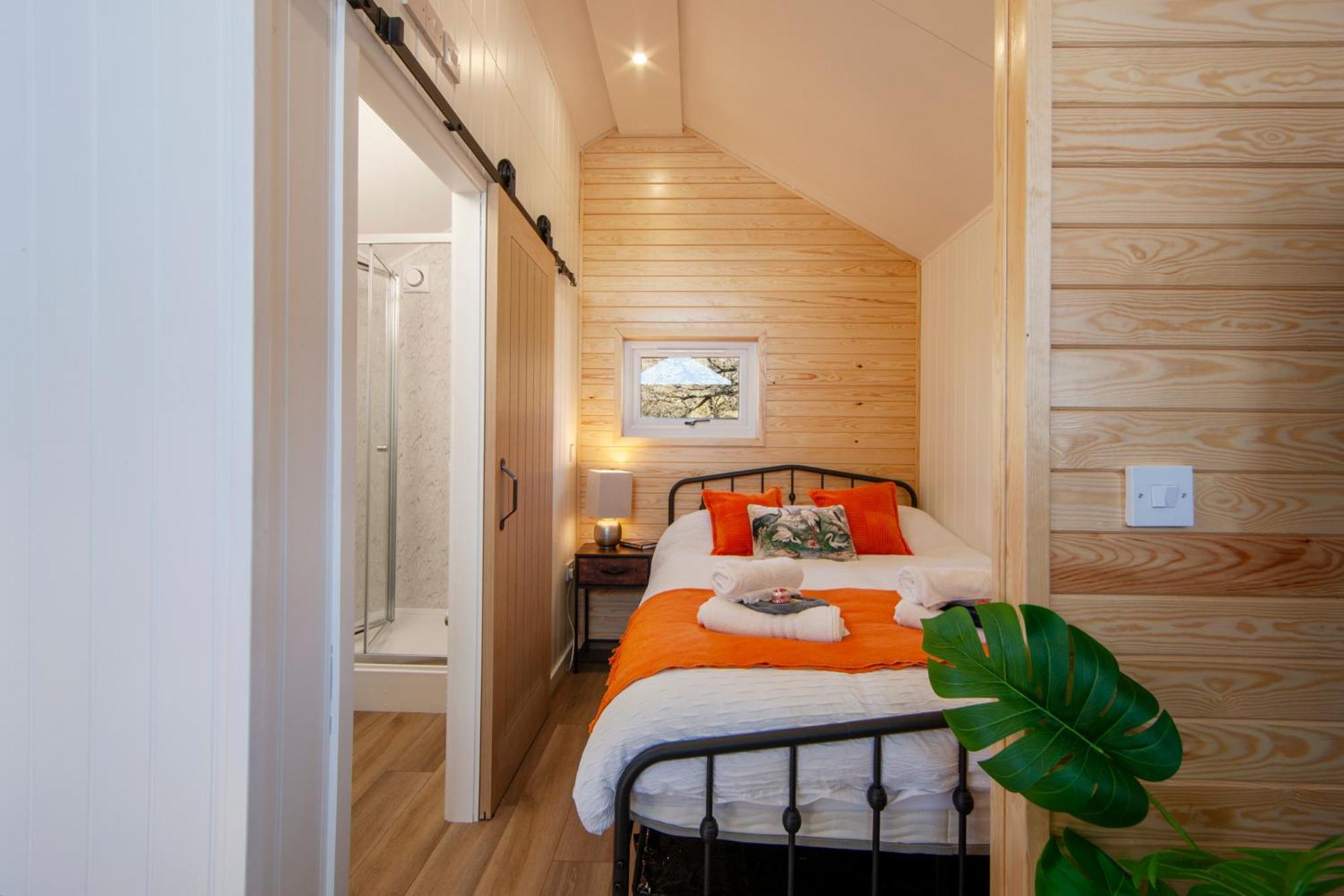 Homes -caravans, Lodges, Shepherds Hut And Train Carriage * Appin