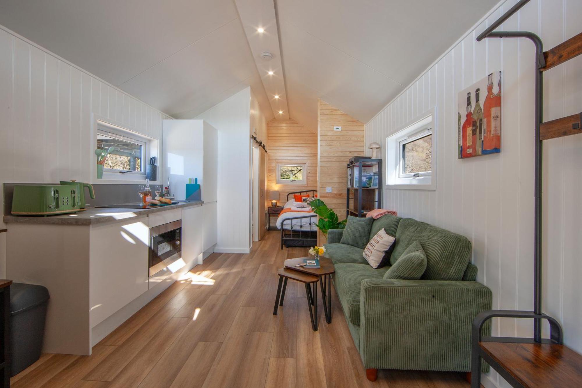 Homes -caravans, Lodges, Shepherds Hut And Train Carriage