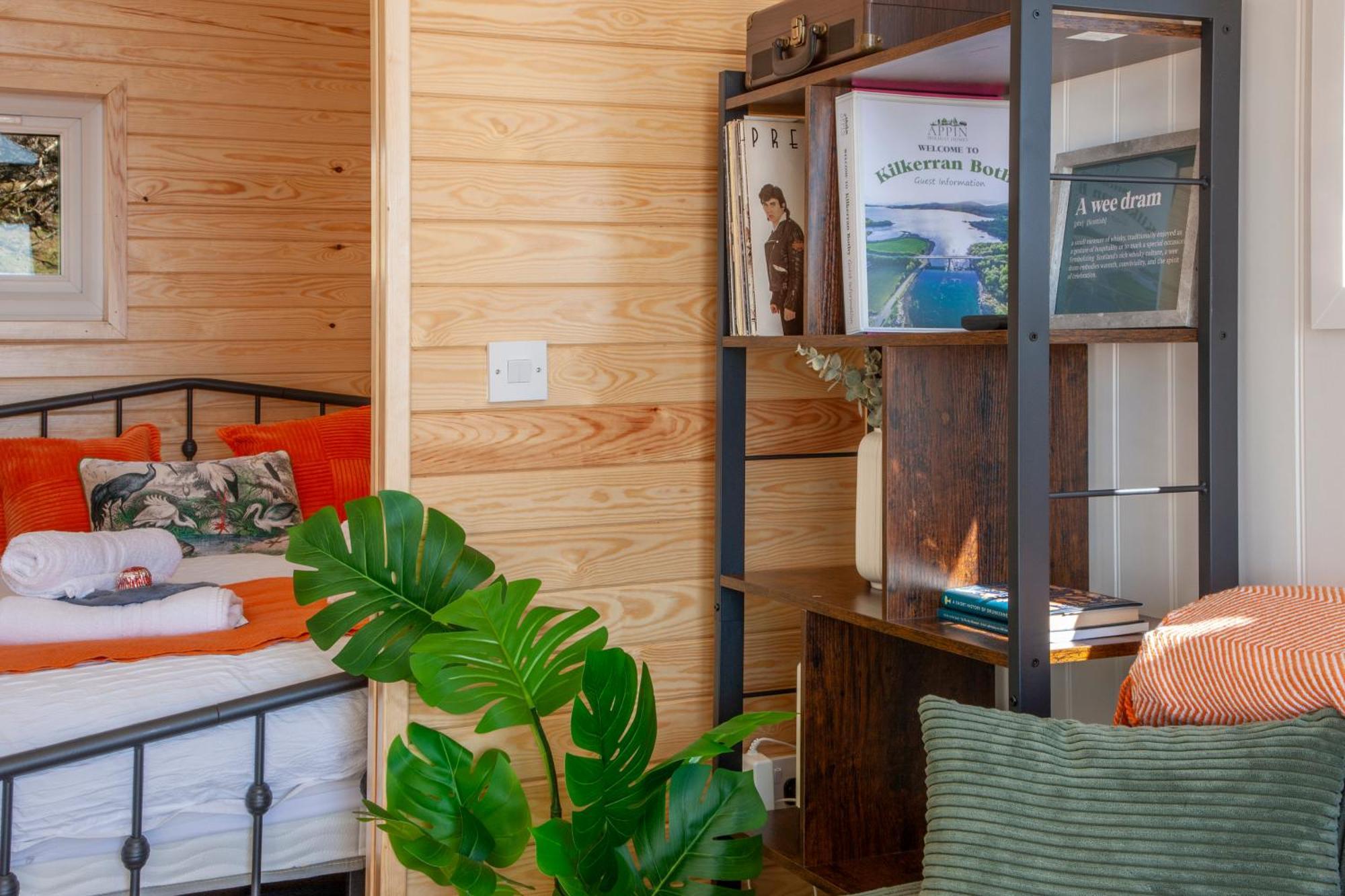 Homes -caravans, Lodges, Shepherds Hut And Train Carriage Lodge Appin