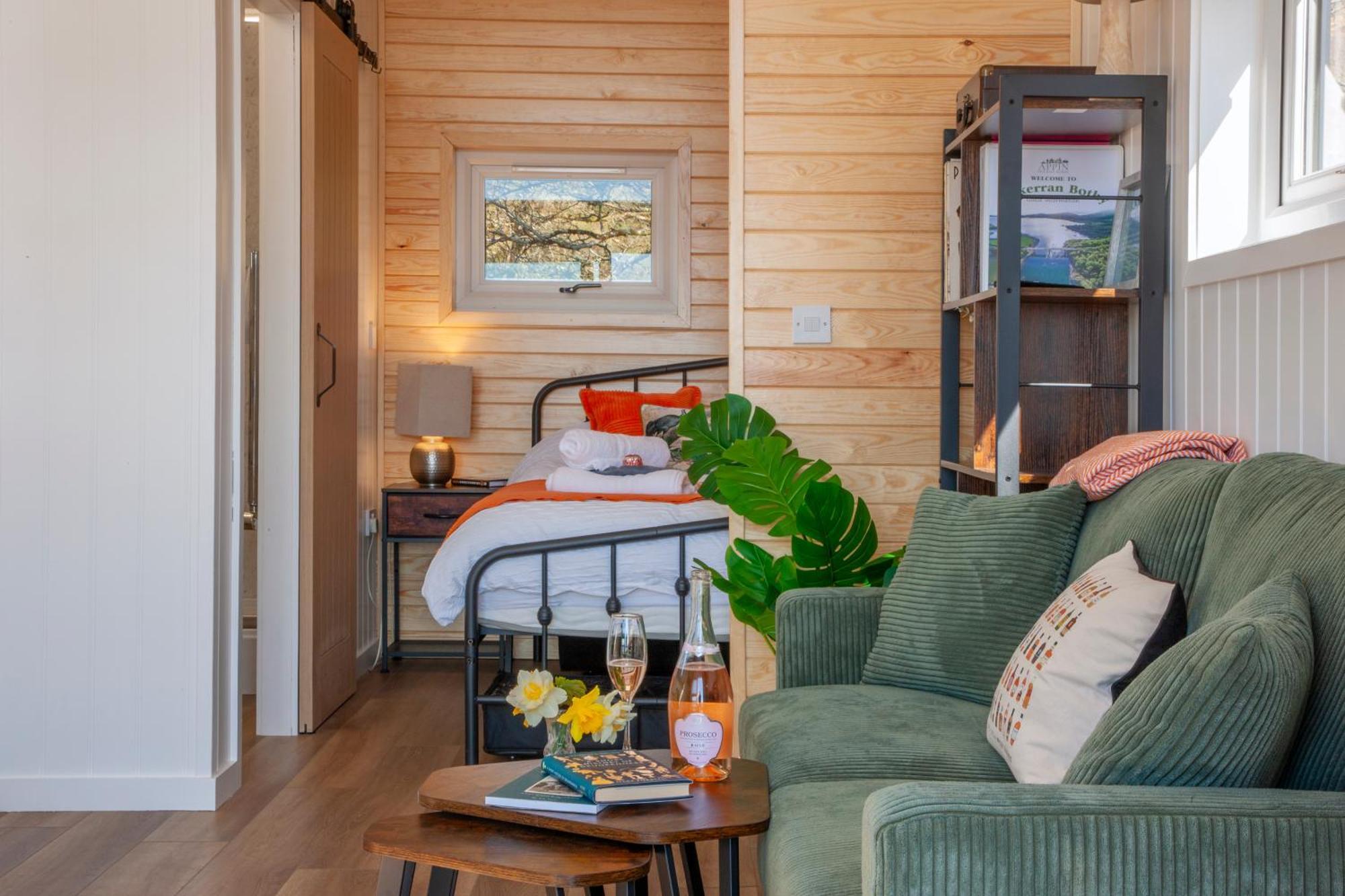 Homes -caravans, Lodges, Shepherds Hut And Train Carriage Appin
