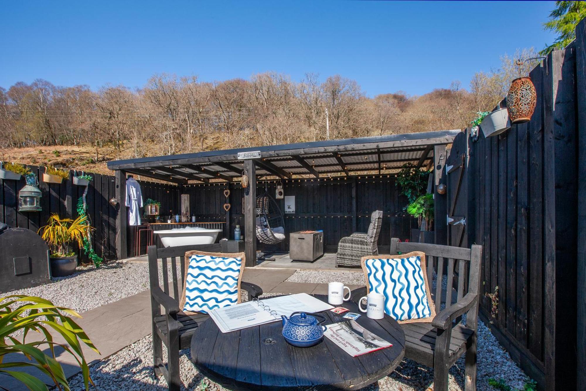Homes -caravans, Lodges, Shepherds Hut And Train Carriage * Appin